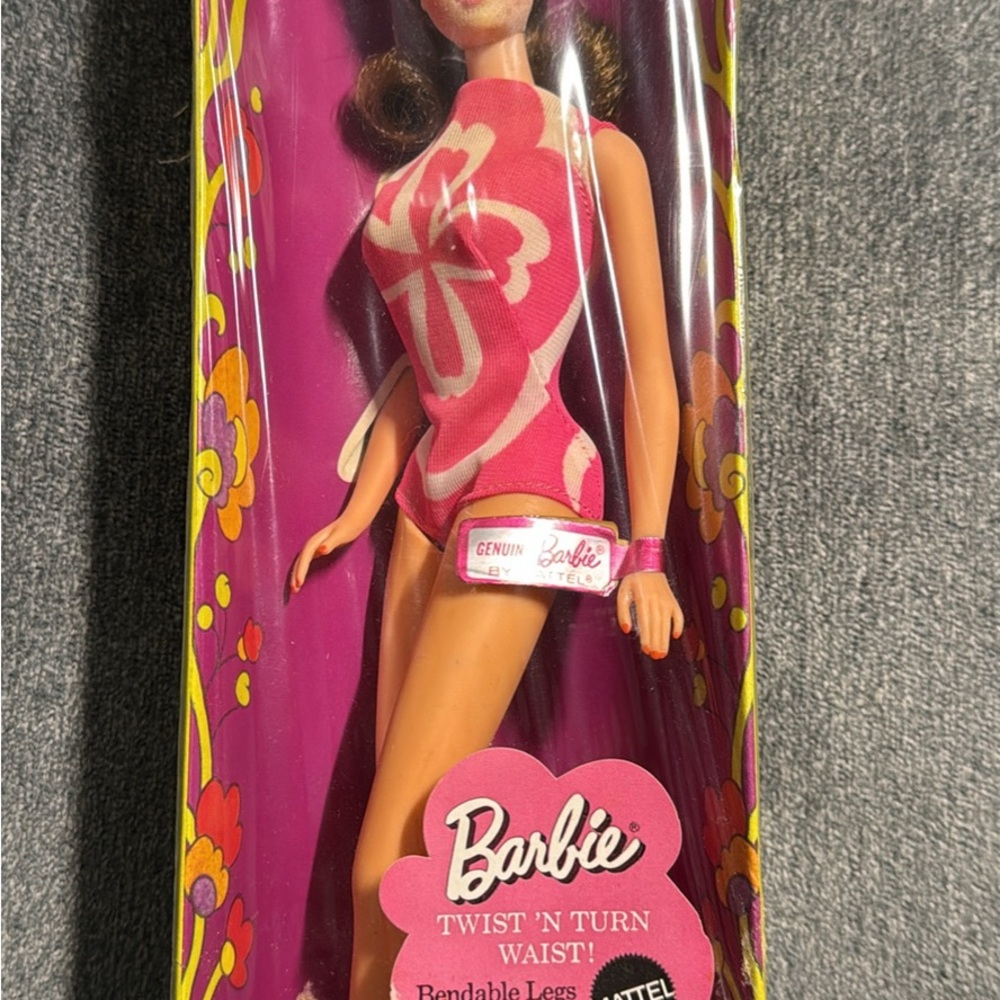 1969 twist and turn waist Barbie - Lt brown 
Made in Japan
